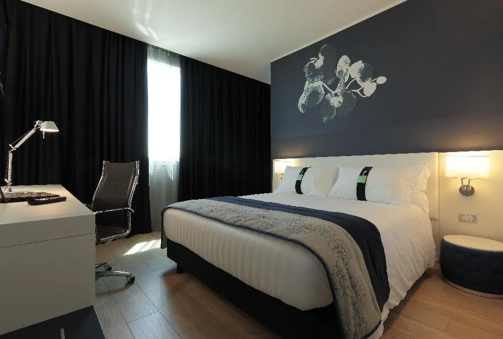 Room STANDARD Room, Holiday Inn Milan Nord Zara, Milan