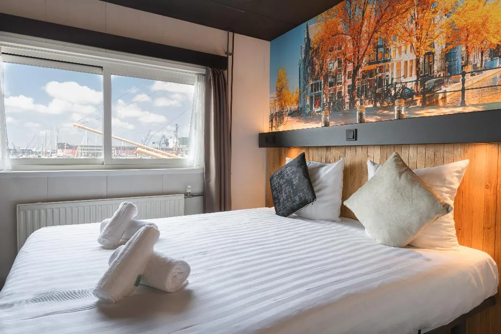 DOUBLE STANDARD Room, Botel, Amsterdam