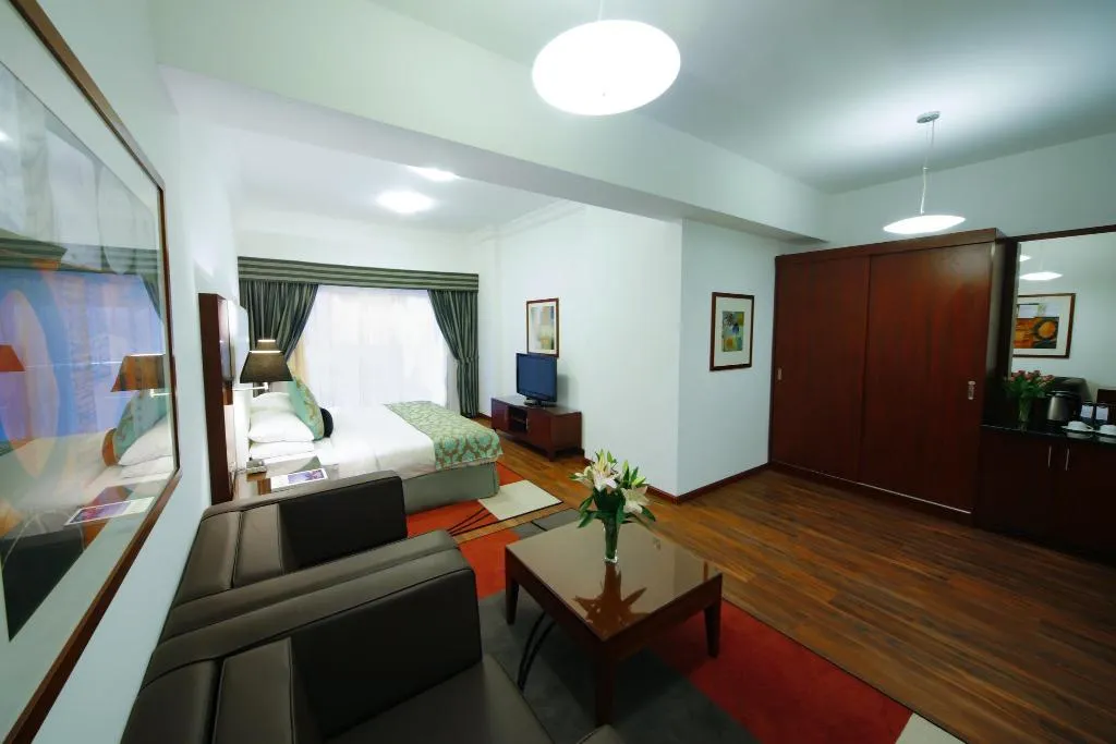 Room, Golden Sands Hotel & Residences, Dubai
