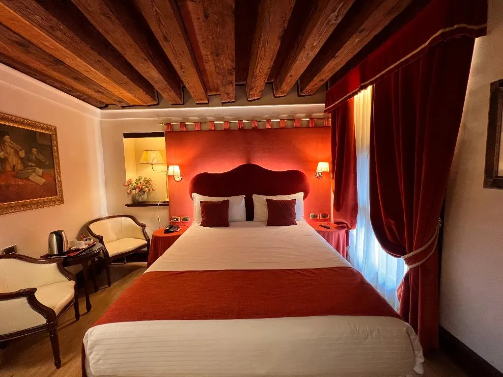 DOUBLE CLASSIC Room, Ruzzini Palace, Venice