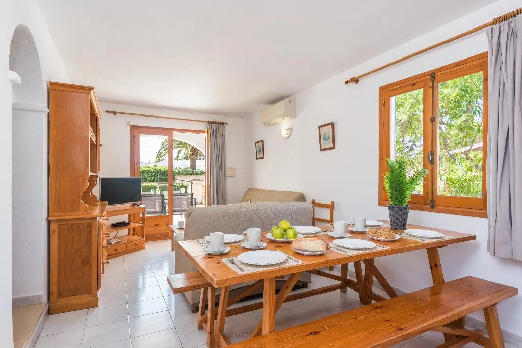 APARTMENT TWO BEDROOMS Room, Las Palmeras n 5, Menorca