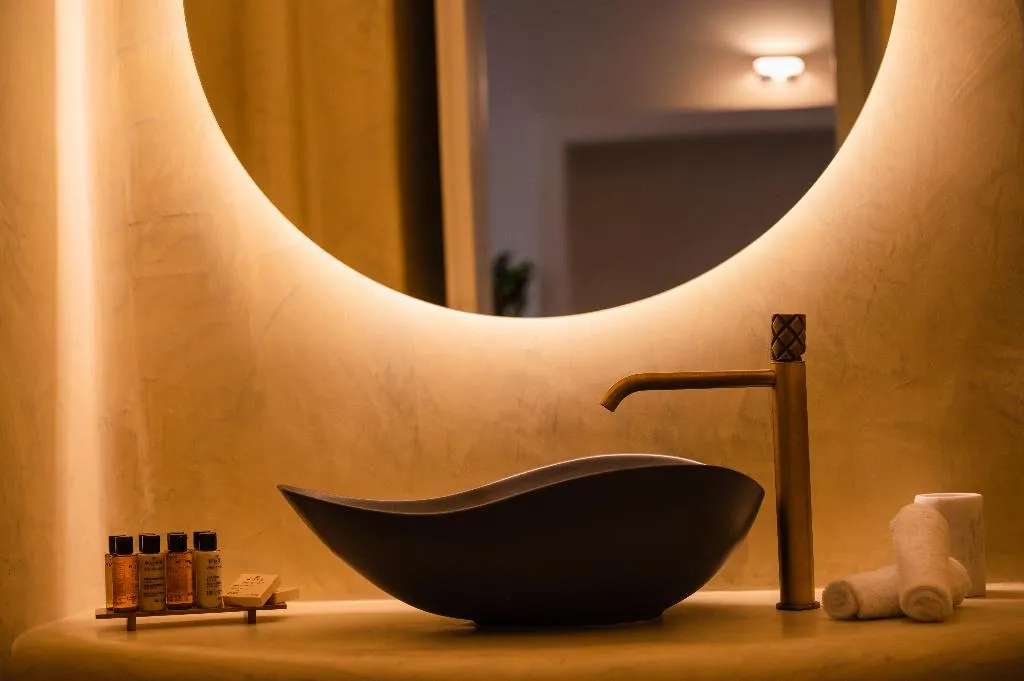 SUITE DELUXE KING BED Room, La Madeleine Oia, Santorini