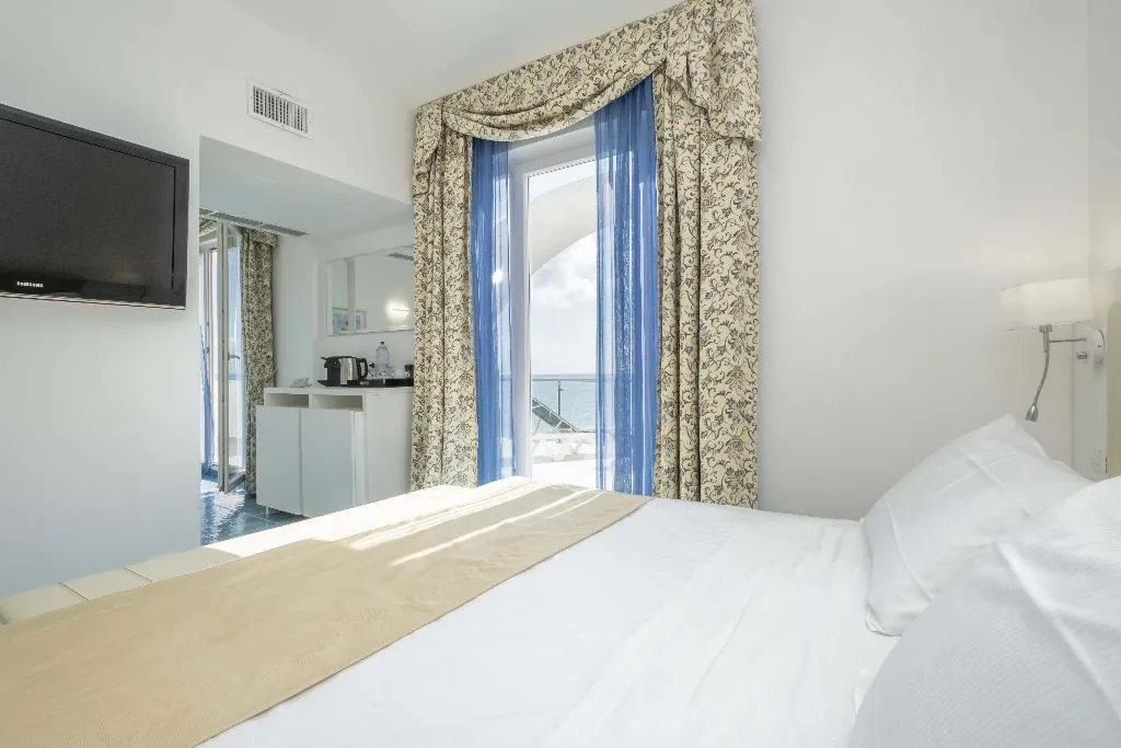 JUNIOR SUITE CAPACITY 2 Room, Cavalluccio Marino Hotel, Rome