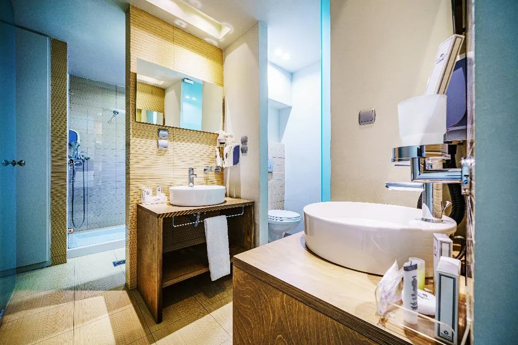 JUNIOR SUITE STANDARD Room, Capsis Hotel Thessaloniki, Halkidiki