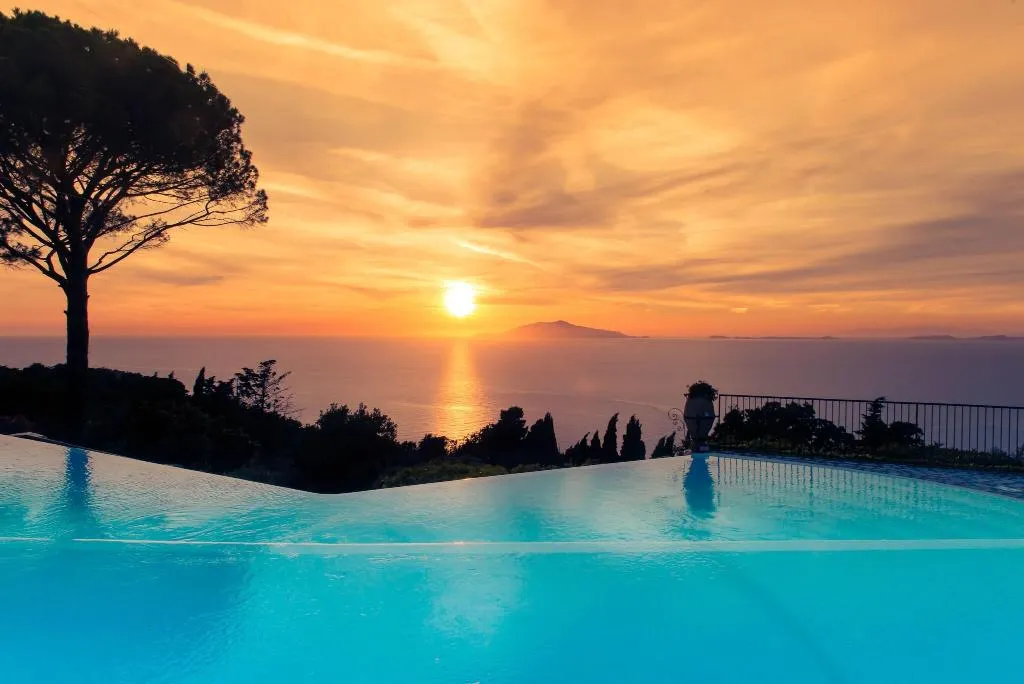 Pool, Caesar Augustus, Naples
