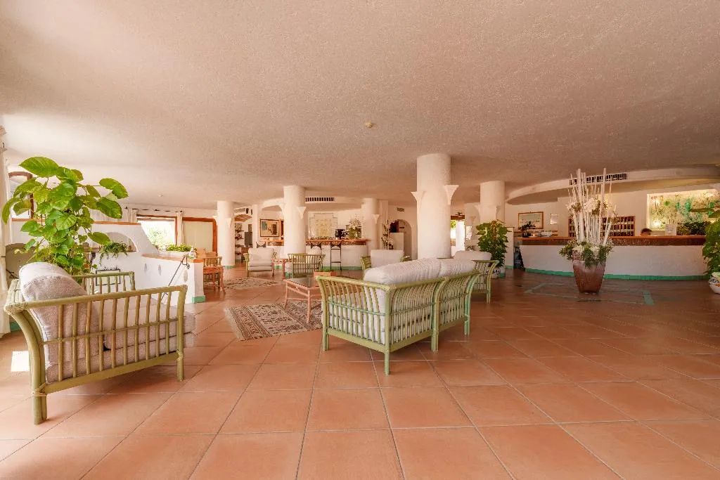 Lobby, Punta Est, Olbia