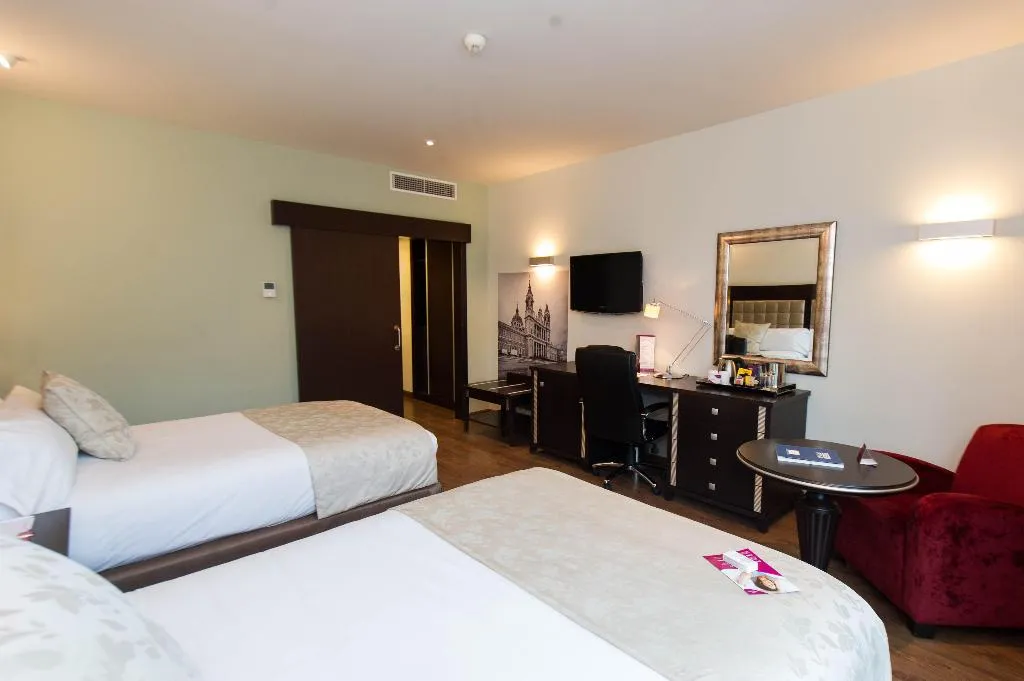 DOUBLE SUPERIOR Room, Crowne Plaza Madrid Airport, Madrid