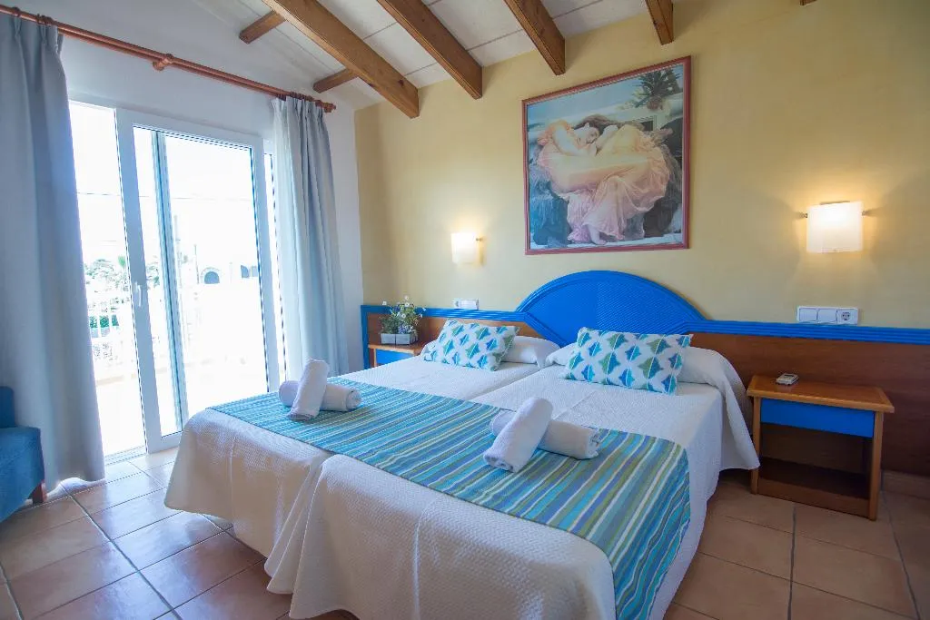 VILLA THREE BEDROOMS WITH AIR CONDITIONING Room, Amarillas, Menorca