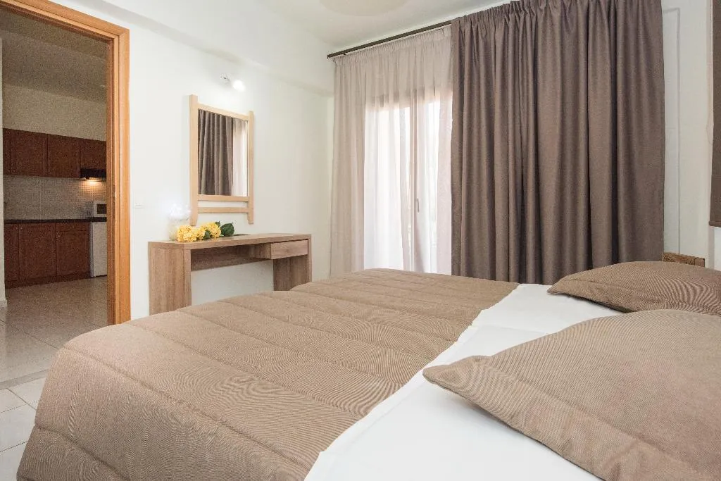 APARTMENT CAPACITY 3 ONE BEDROOM Room, Niriedes-Dionyssos Village, Crete