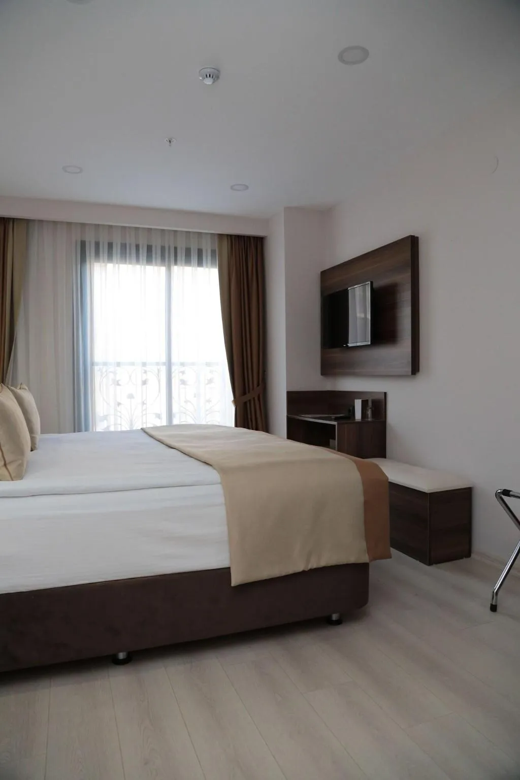 Room, Paris prestige, Izmir