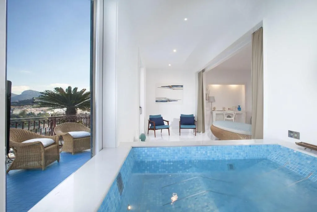 Pool, Belair, Naples