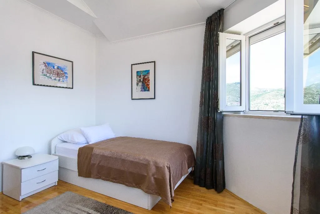 APARTMENT CAPACITY 4 TWO BEDROOMS Room, Vila Curic, Dubrovnik