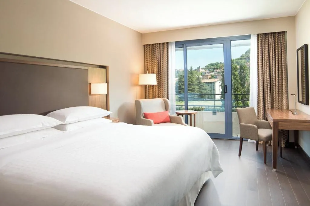 Room, Sheraton Lake Como, Milan