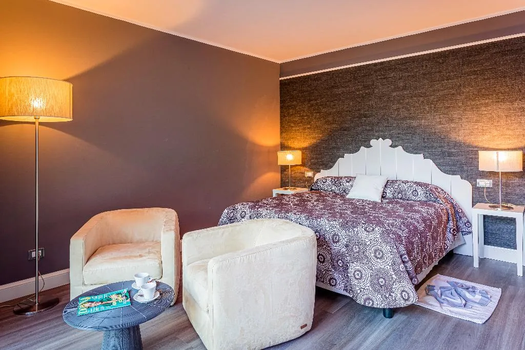 Room DELUXE LAKE VIEW Room, Hotel Borgo Le Terrazze, Milan
