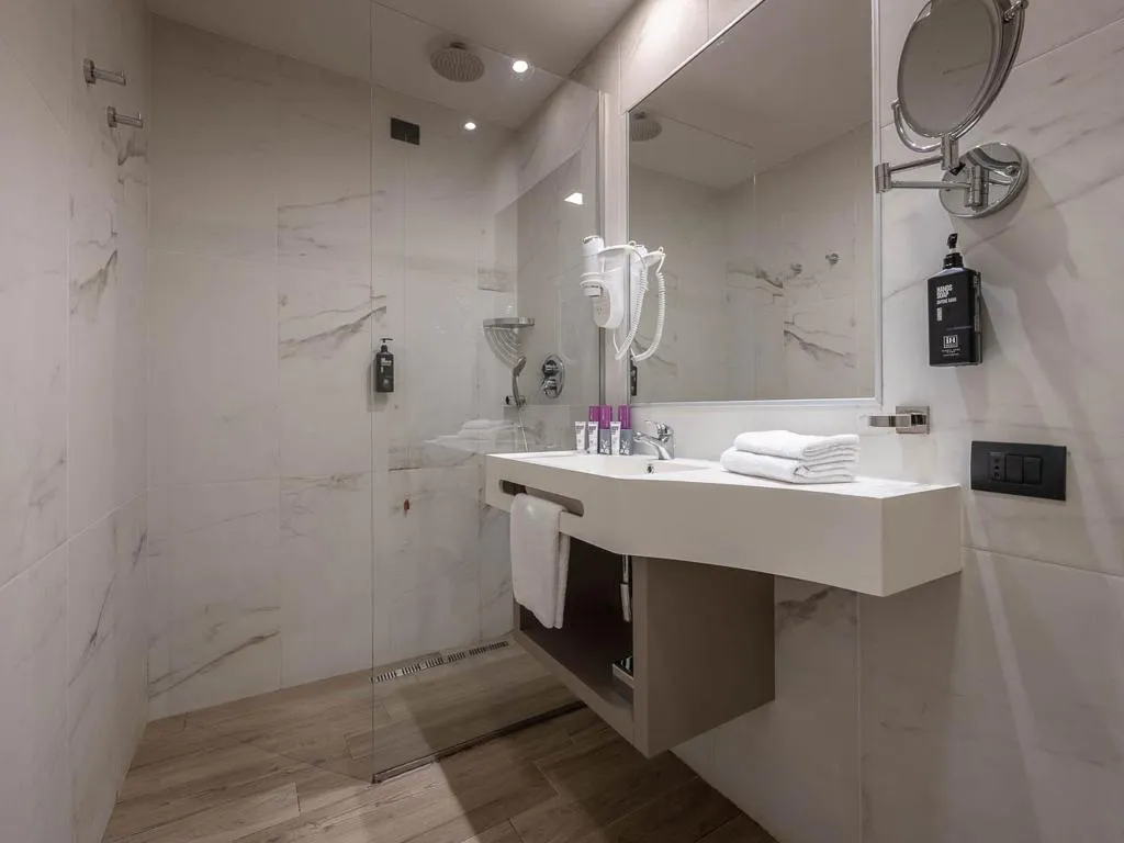 TRIPLE SUPERIOR Room, iH Hotels Milano St. John, Milan