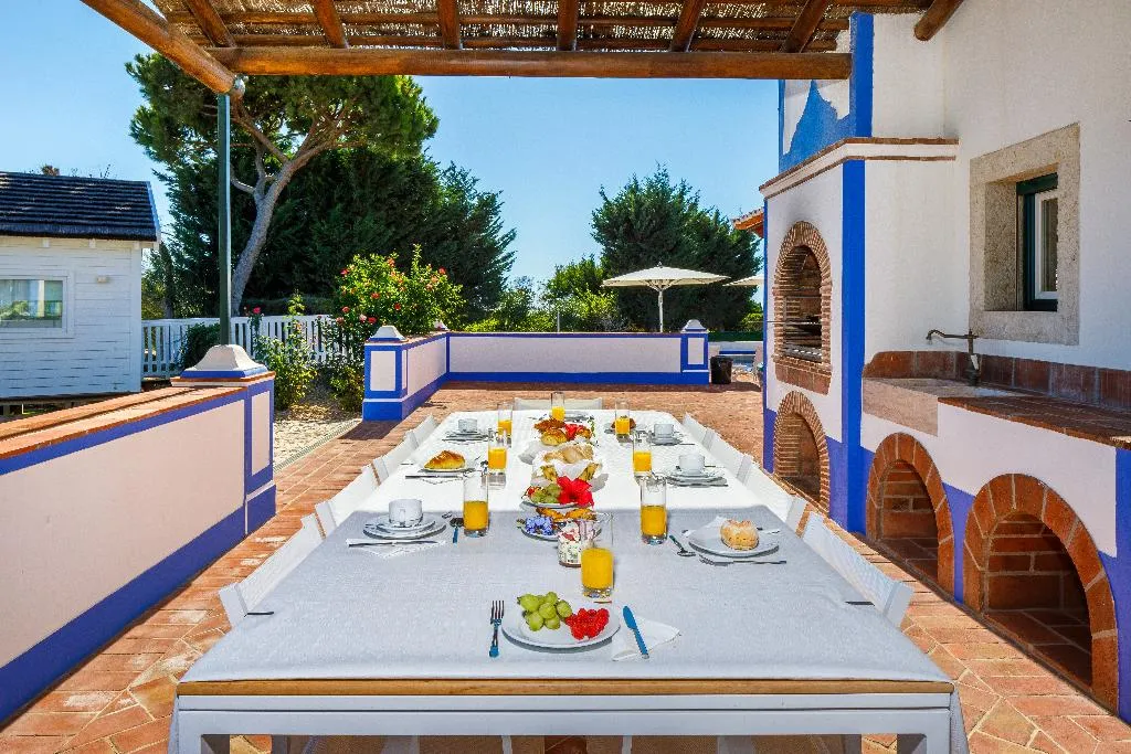 VILLA SIX BEDROOMS THREE BATHROOMS Room, Shantivillas, Algarve