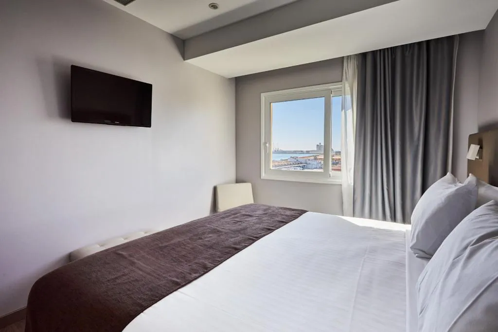 JUNIOR SUITE DELUXE Room, Silken Turcosa 3* Sup, Valencia