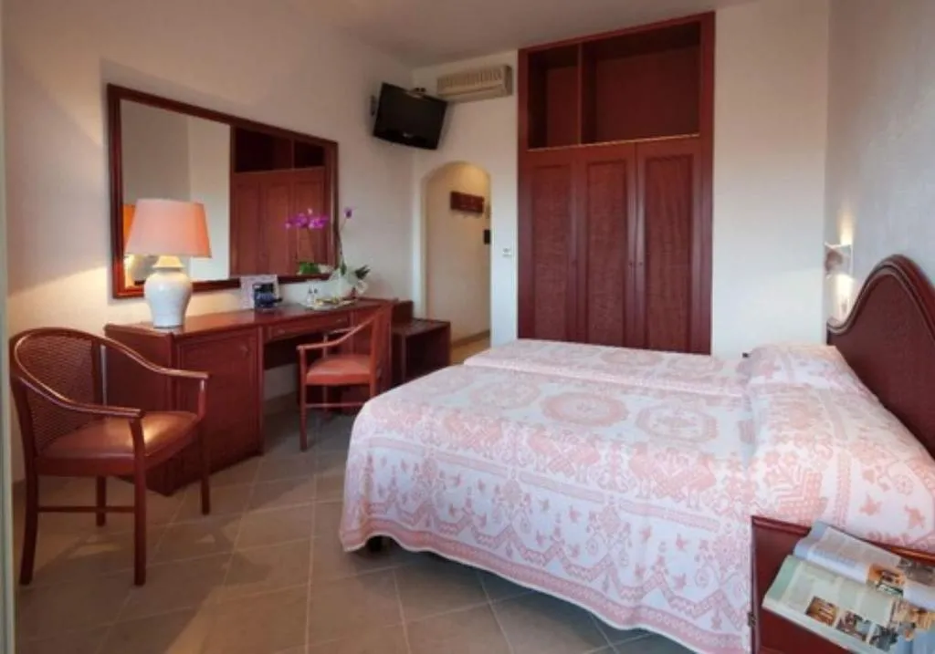 TRIPLE GRAND Room, Gabbiano Azzurro, Olbia