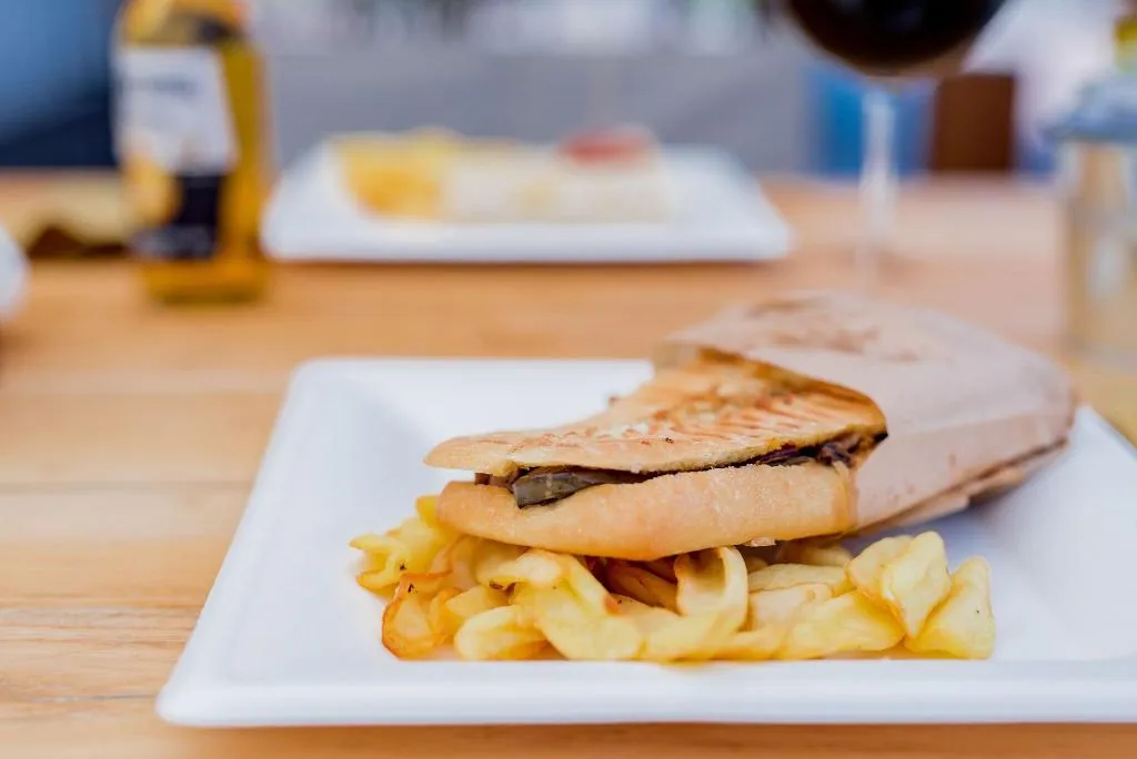 Restaurant, Cumeja Beach Club & Hotel, Naples