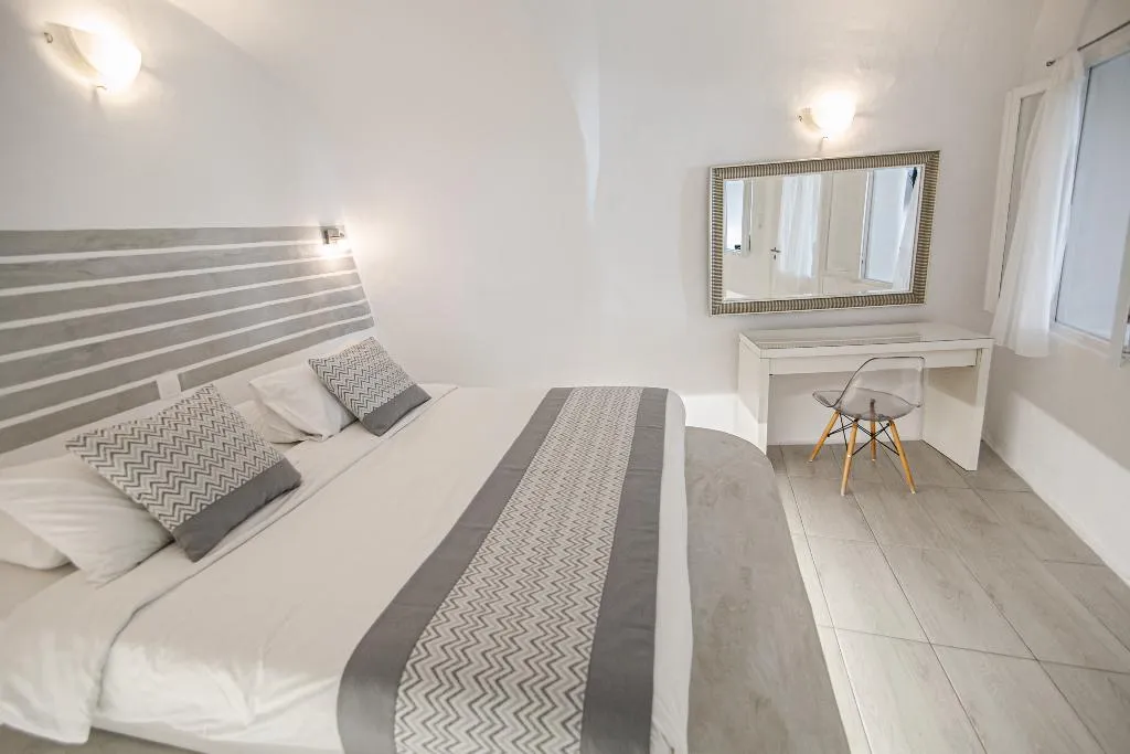 SUITE HONEYMOON Room, Vogue Suites, Santorini