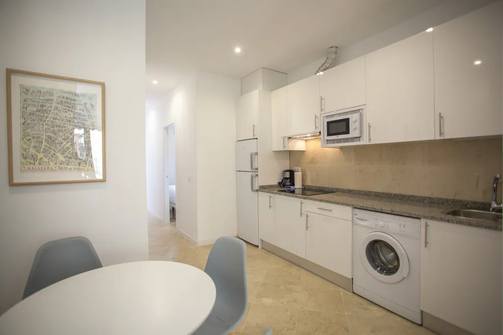 APARTMENT TWO BEDROOMS Room, Apartment in Malasaña, Madrid