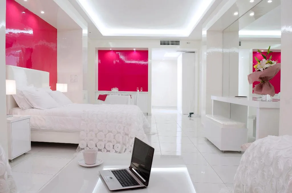 SUITE WITH JACUZZI Room, Athens Status Suites, Athens