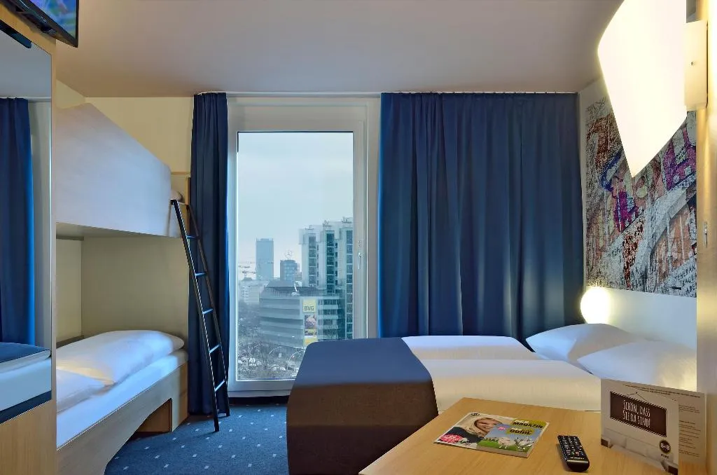 FAMILY ROOM STANDARD Room, B&B HOTEL Berlin-Alexanderplatz, Berlin