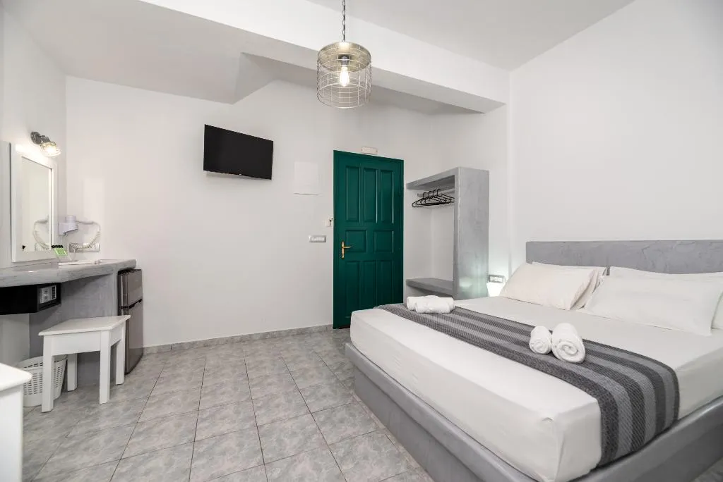 DOUBLE STANDARD Room, Villa Anemomilos Perissa, Santorini