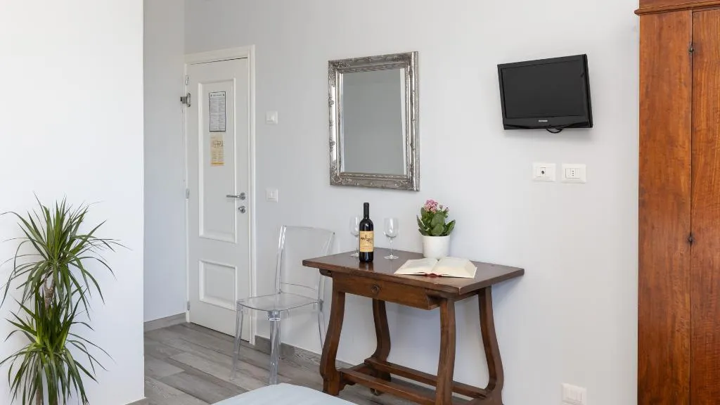 DOUBLE STANDARD Room, Villa Bonelli, Florence