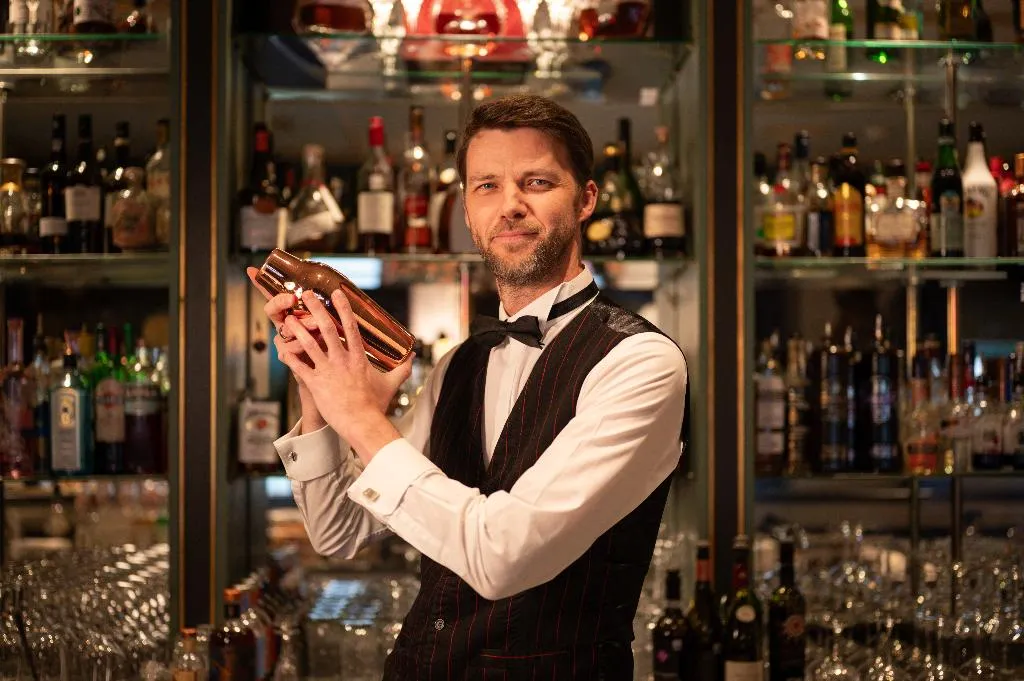 Bar, Grand Palace, Riga
