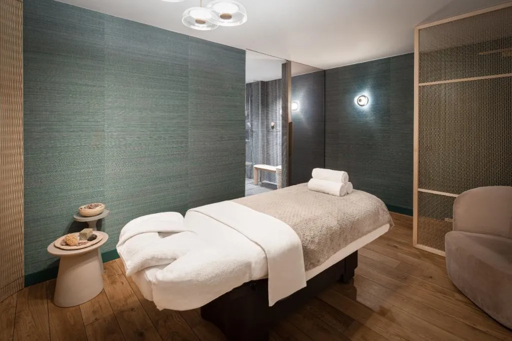 Sports and Entertainment, Hyatt Regency Amsterdam, Amsterdam