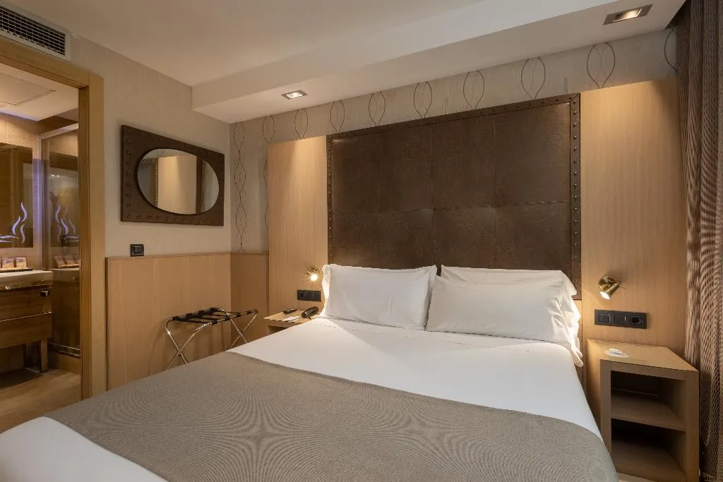 DOUBLE SINGLE USE STANDARD Room, Gran Hotel Barcino 4*S, Barcelona