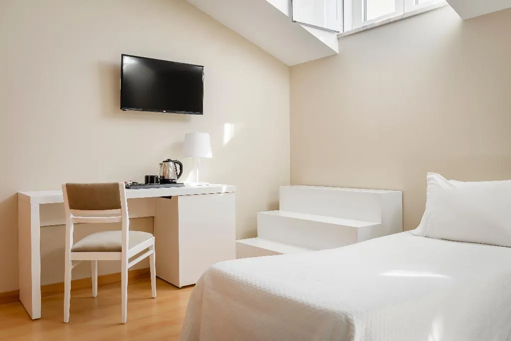 FAMILY ROOM STANDARD Room, Exe Wellington, Porto