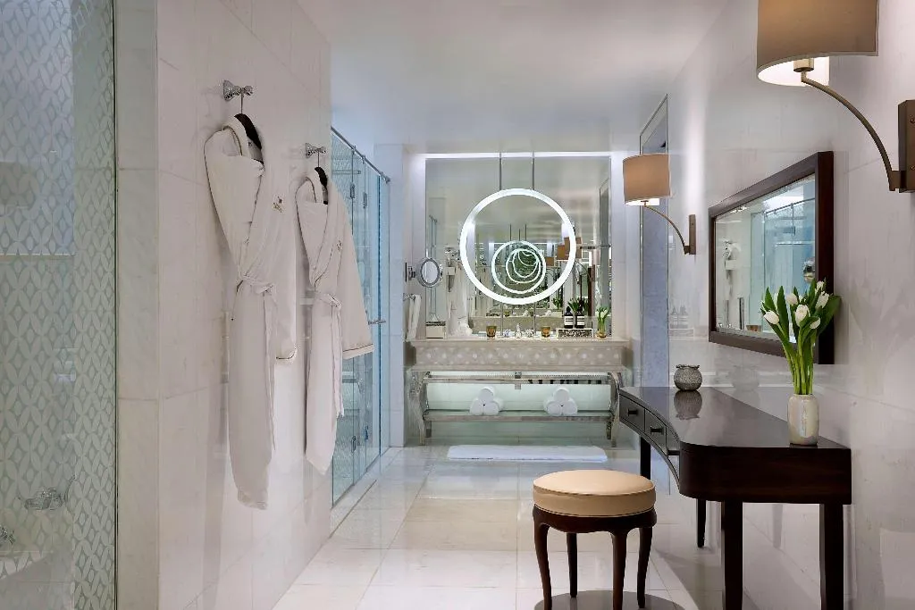 SUITE STANDARD Room, Waldorf Astoria Dubai Palm Jumeirah, Dubai