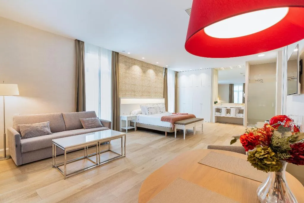 JUNIOR SUITE STANDARD Room, Melia Plaza, Valencia