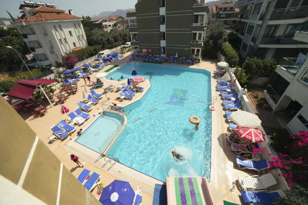 Pool, Candan Apart, Dalaman