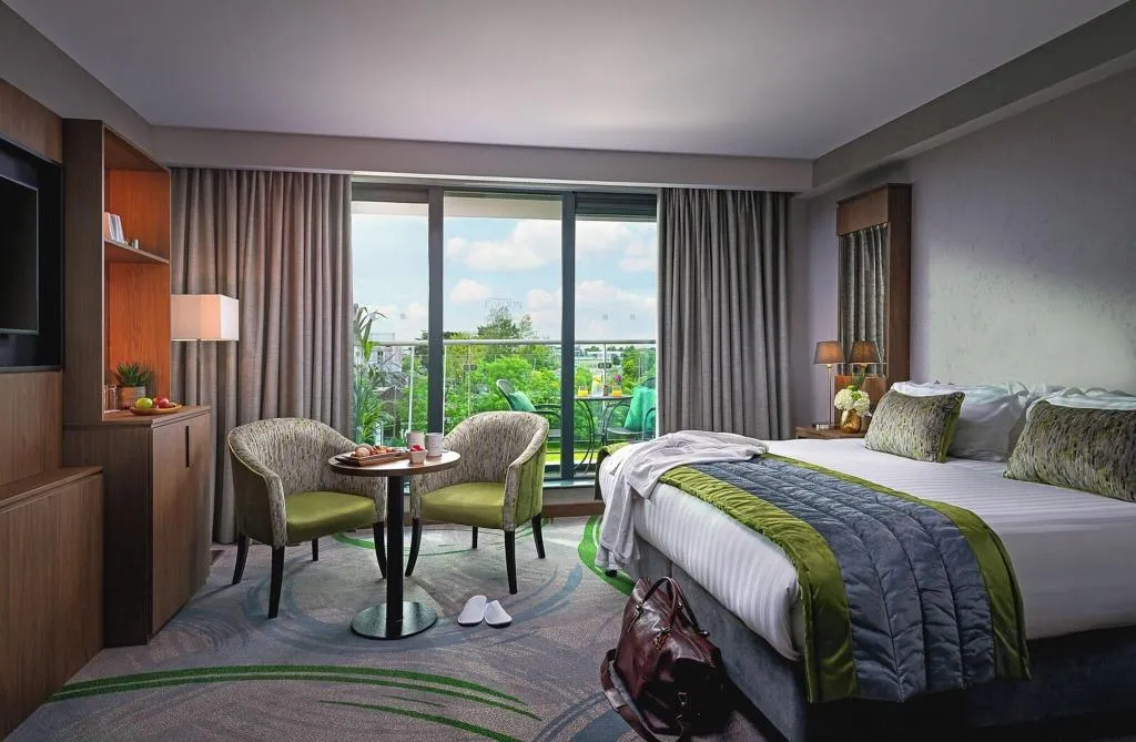 DOUBLE DELUXE KING BED Room, Carlton Hotel Dublin Airport, Dublin