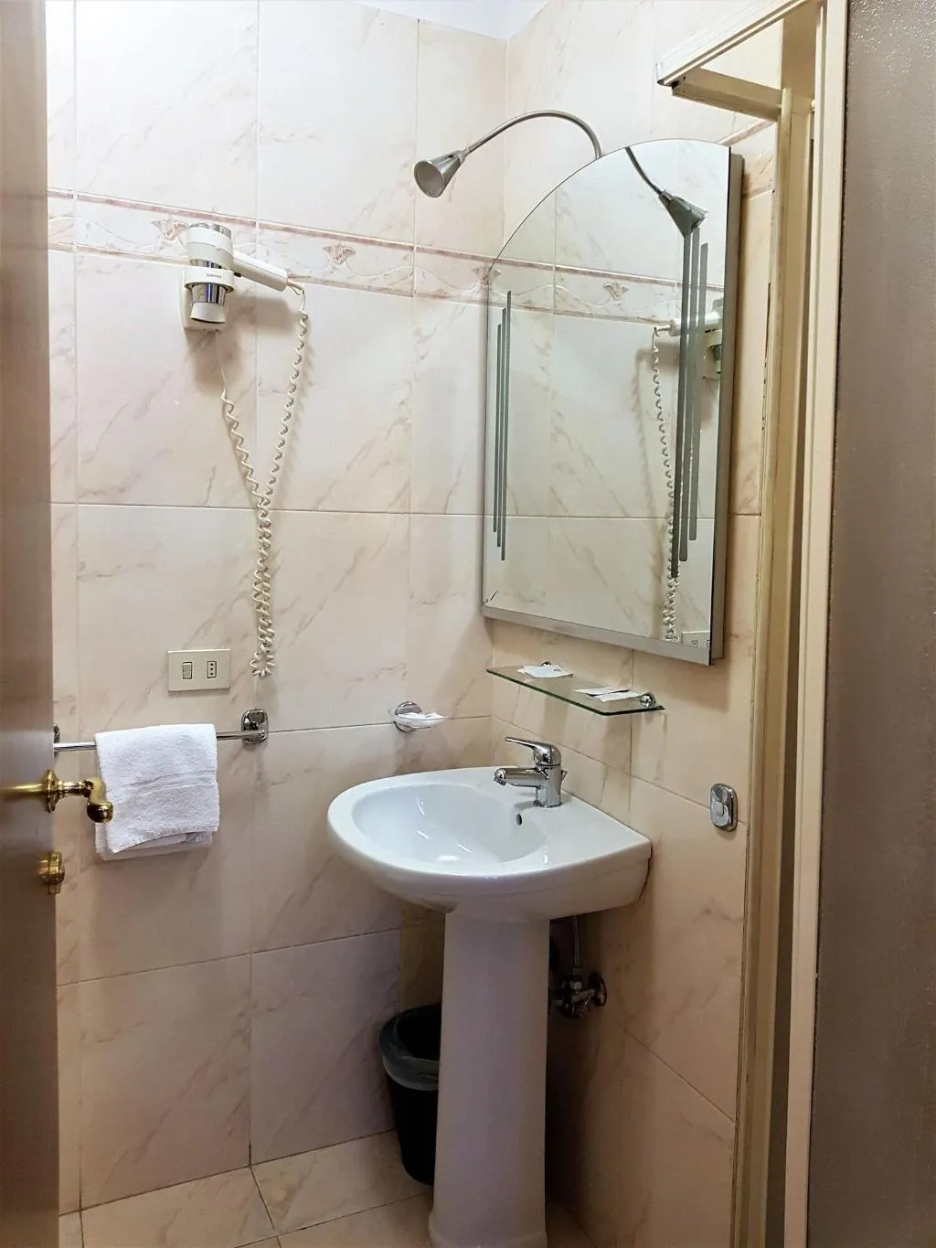 Room, Soggiorno Madrid, Florence