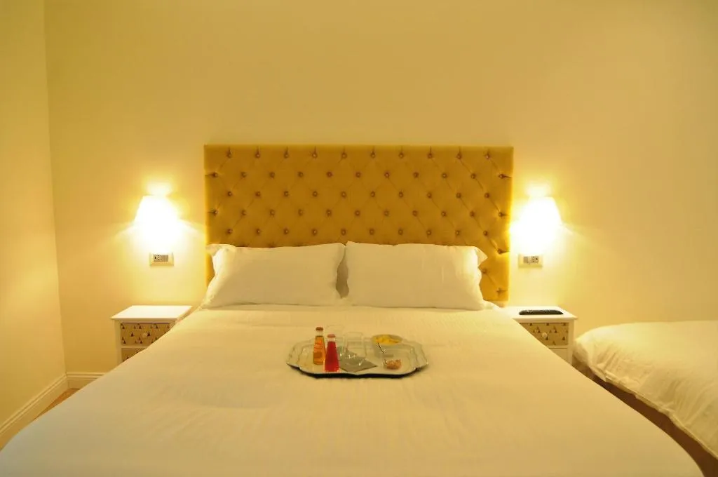 Room, Magia A Trilussa, Rome