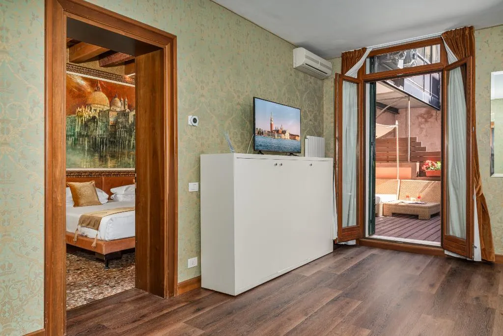 APARTMENT ONE BEDROOM WITH TERRACE Room, Palazzo Paruta, Venice