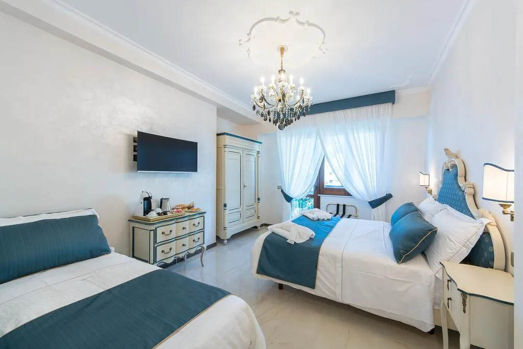 TRIPLE SUPERIOR SEA VIEW Room, B&B Palazzo Montesanto, Naples