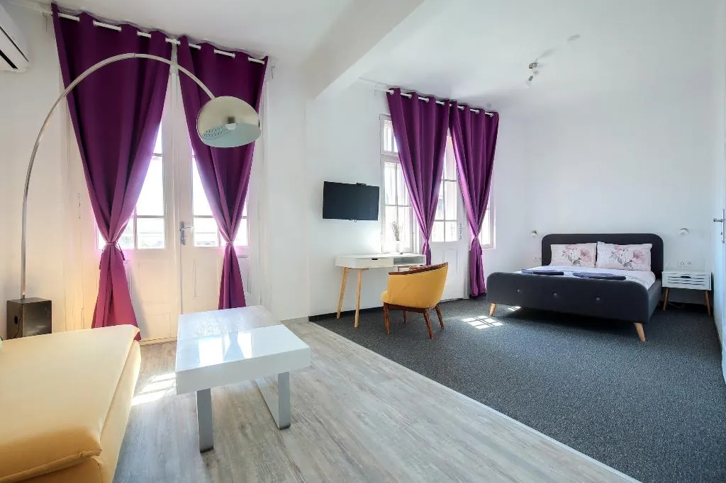 SUITE DELUXE ONE BED Room, M Hostel Musala, Varna