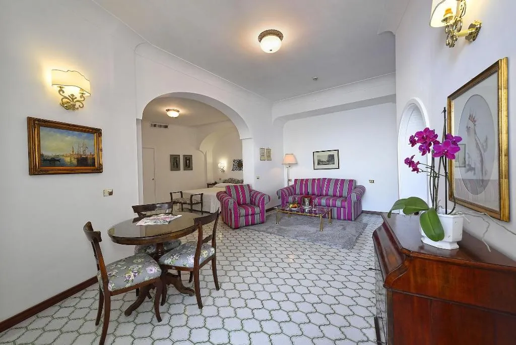 Room, Belvedere, Naples