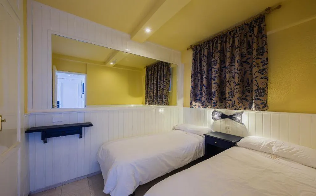APARTMENT WITH BALCONY Room, Apartamentos Teneguia, Tenerife