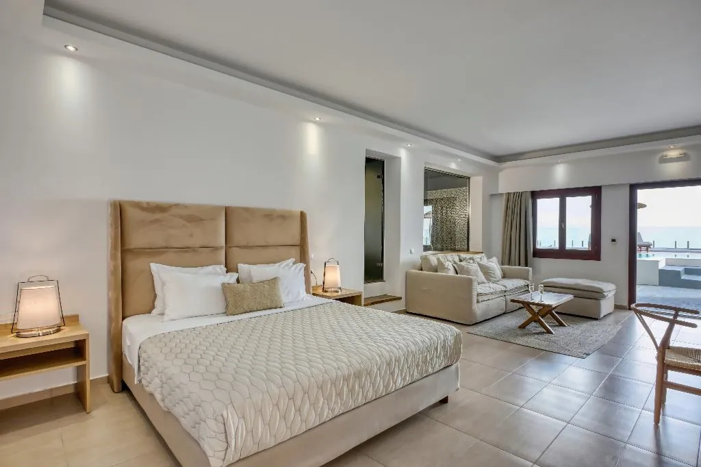 SUITE DELUXE WITH PRIVATE POOL Room, splendour hotel and suites, Santorini