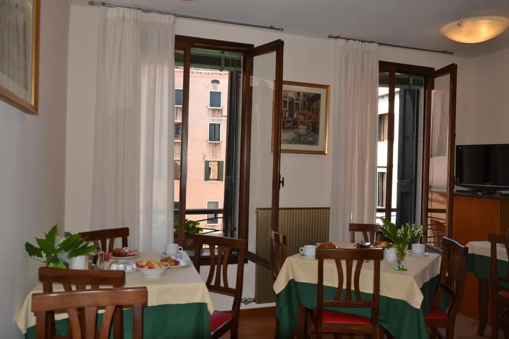 Room, Canada Hotel, Venice