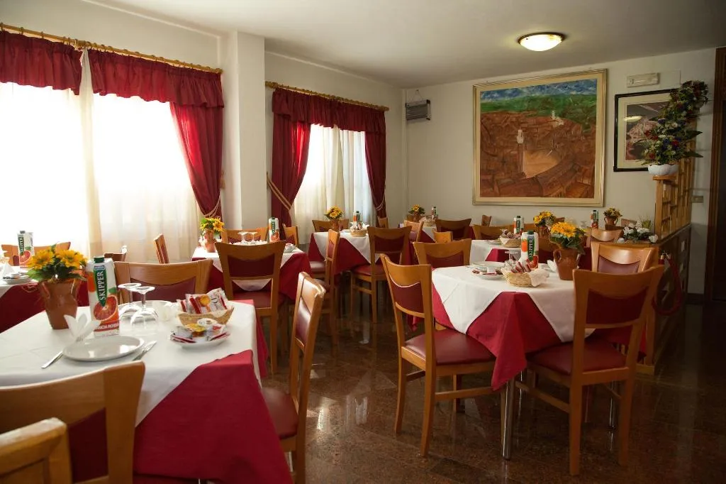 Restaurant, Hotel Del Lago, Florence