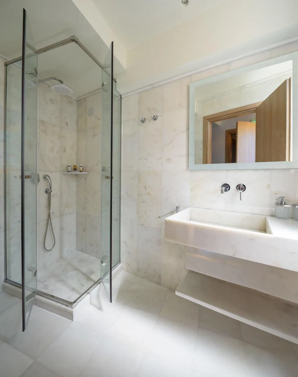 TRIPLE GRAND Room, FOS DownTown Suites, Athens