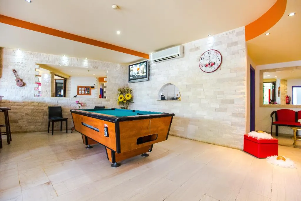 Sports and Entertainment, Litsa Studios, Crete