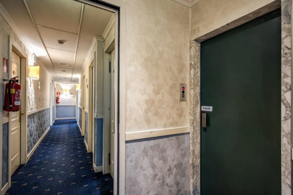 Room, Laura, Rome